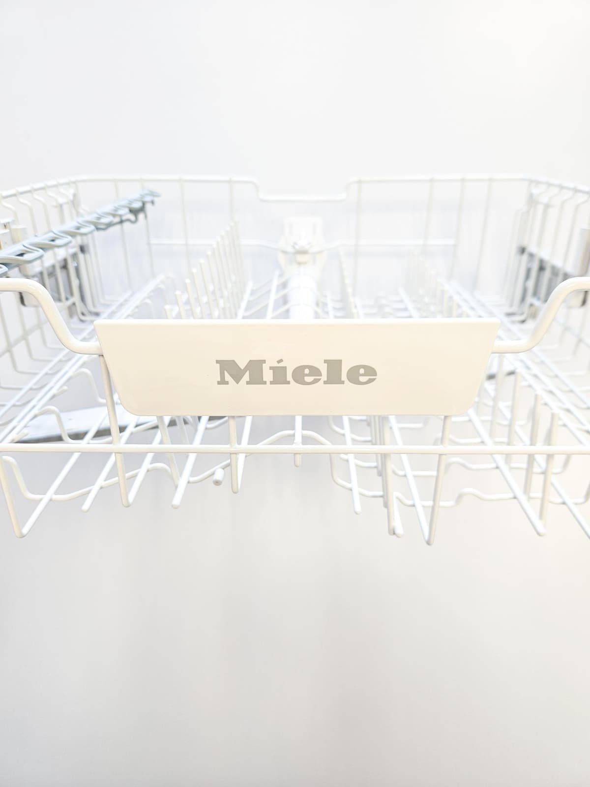 Lave-vaisselle Miele panier supérieur simple